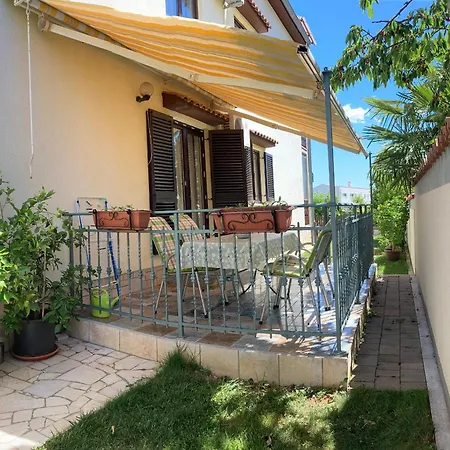 Apartment Ap 3, Nur 500 Meter Vom Zentrum Funtana