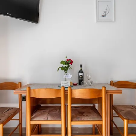 Ap 3, Nur 500 Meter Vom Zentrum Apartment Funtana