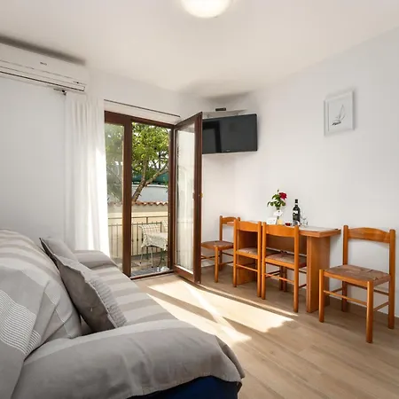 Apartment Ap 3, Nur 500 Meter Vom Zentrum Funtana